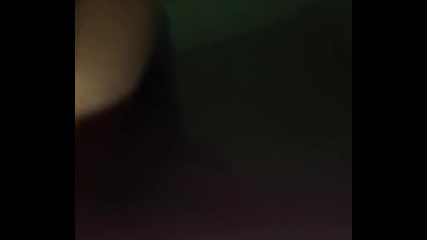 Saltando y moviendo mis grandes tetas